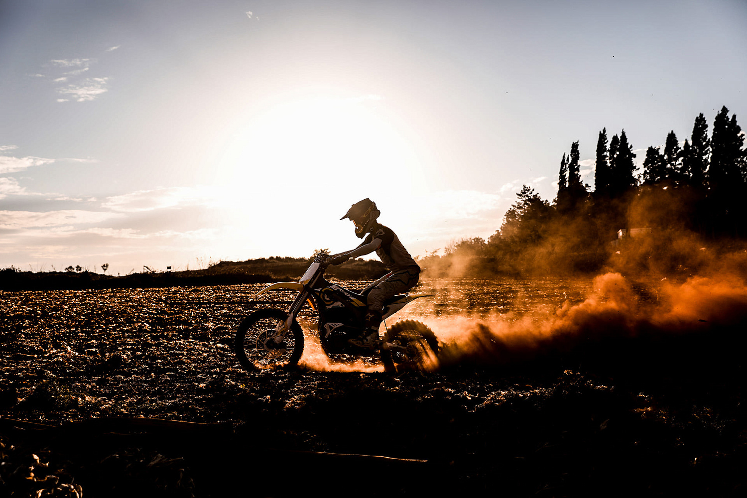 В чем разница между Эндуро и кроссовым мотоциклом