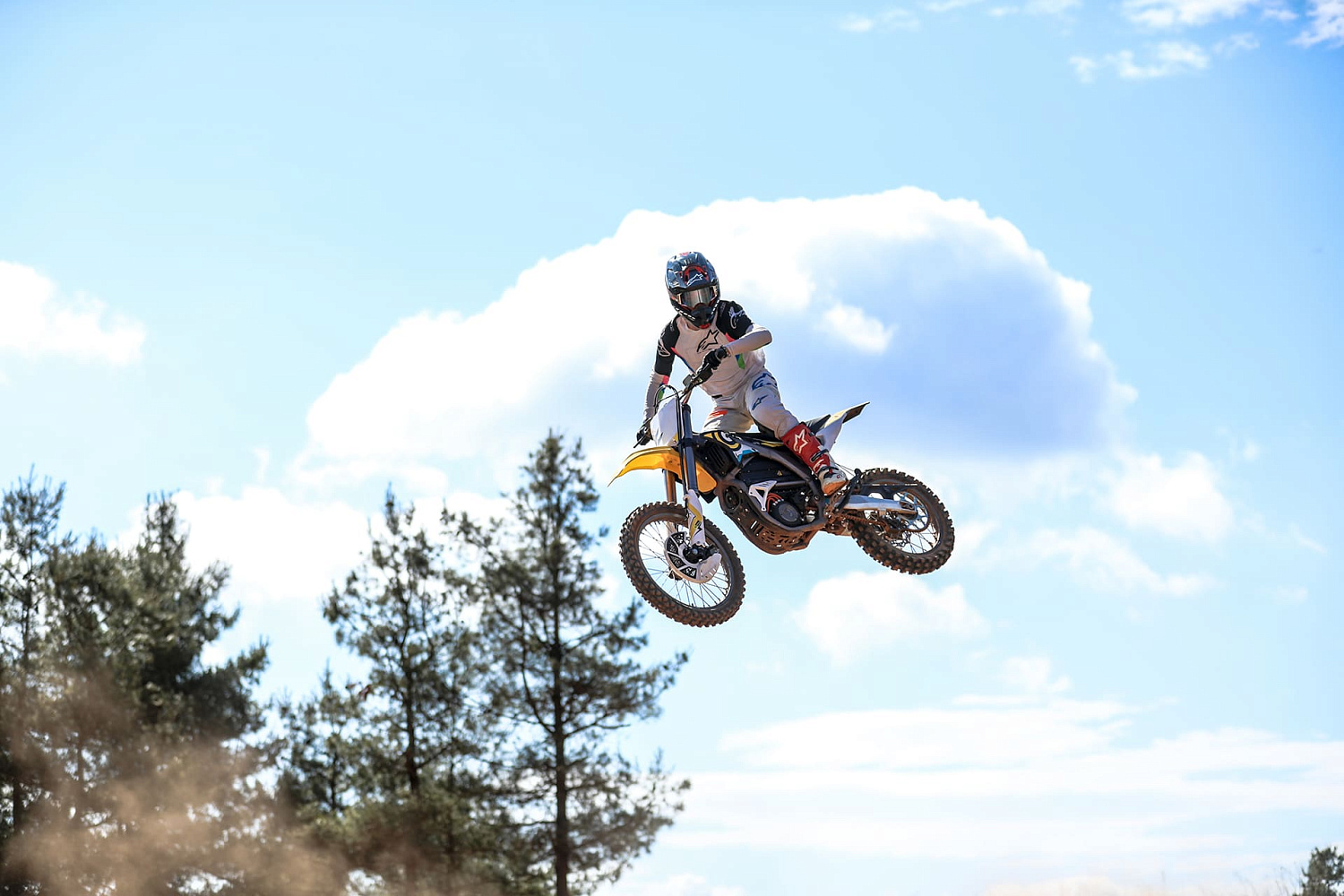 В чем разница между Эндуро и кроссовым мотоциклом